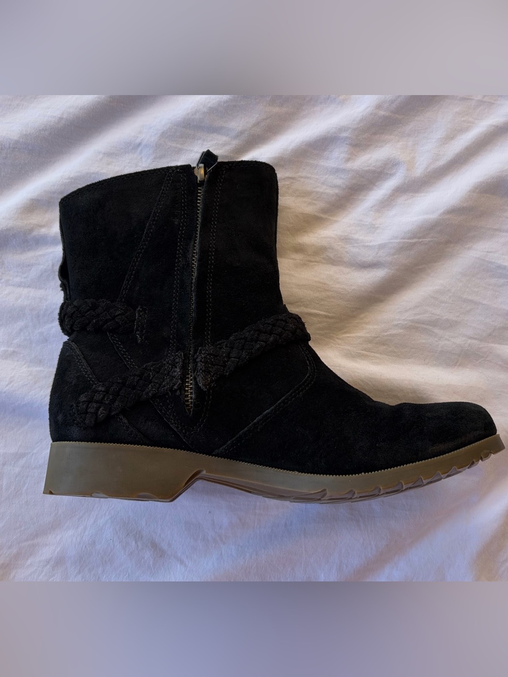 Teva De La Vina Women’s Sz 8 Ankle Boots braided strap Black Suede Like New!